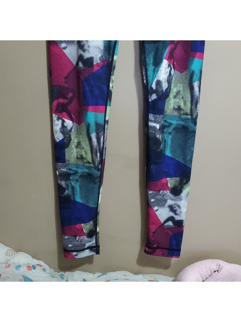 Lululemon Midrise Manifesto Graffiti Leggings Size 6 - Picture 3 of 6